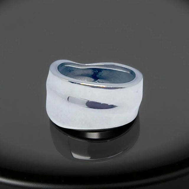 Authentic Tiffany & Co Estate Leaf Ring Size 4.5 Sterling Silver 5 Grams TIF863 DETAILS Style: Leaf Size: 4.5 Metal:...