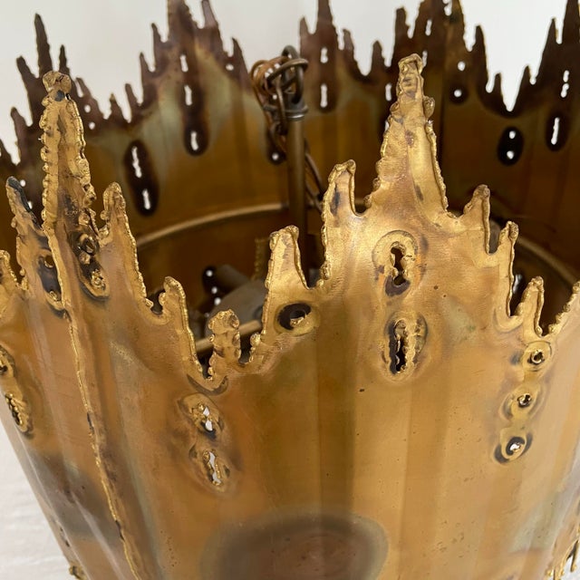 1970s Vintage Tom Green for Feldman Lighting Brutalist Flame Brass Chandelier Light Fixture For Sale - Image 5 of 12