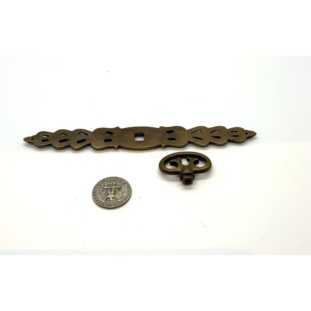Baker Furniture Company Baker Antique Brass Pull With Decorative Plate. For Sale - Image 4 of 4