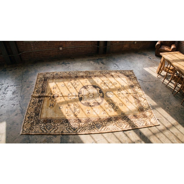1920s Tan Camel Medallion Antique Central Asian Chinese Khotan Rug 4'8" X 7'7" Wool Handknotted Carpet For Sale In New York - Image 6 of 8