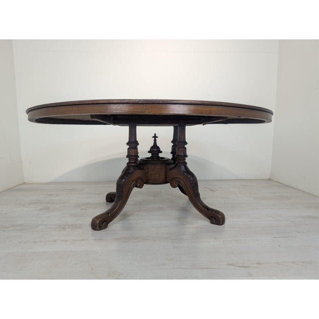 Antique Oval Coffee Table in Mahogany with Marquetry This stylish oval coffee table is crafted from mahogany with hand-...