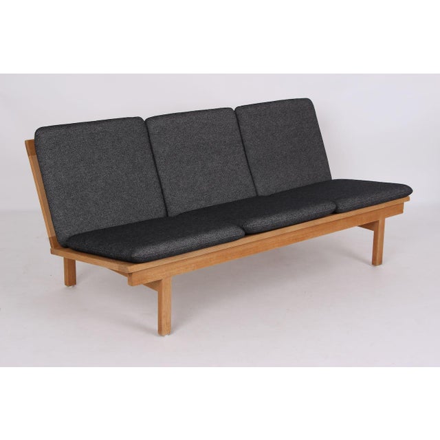 Børge Mogensen sofa, model 2218. Made of solid oak, this sofa was manufactured by Fredericia Furniture in 1967 and still...