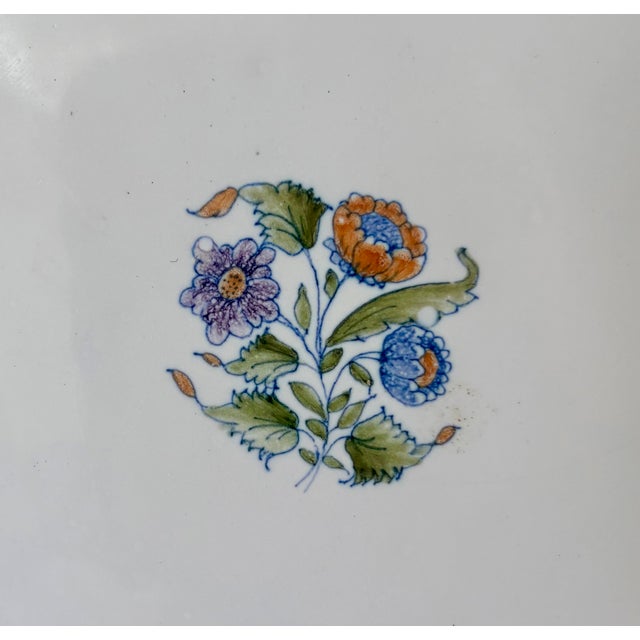 Late 20th Century Hand-Painted Moustiers Faience Octagonal Plate by Atelier Saint-Michel For Sale In Palm Springs - Image 6 of 8