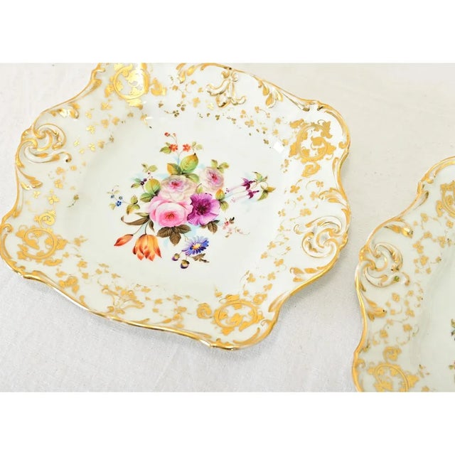 French French 19th Century Handpainted Porcelain Plates - A Pair For Sale - Image 3 of 9