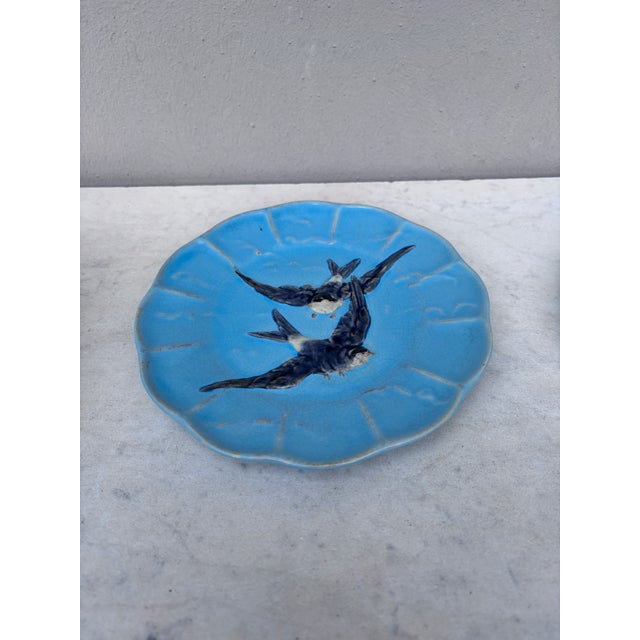 French Majolica bird swallow plate signed Sarreguemines, circa 1880.