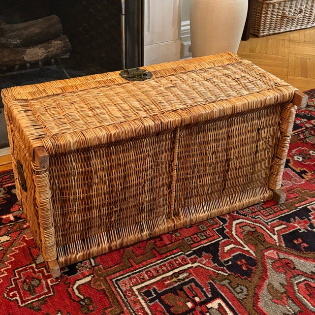 Mid-20th Century Petite Wicker Chinoiserie Storage Chest For Sale - Image 14 of 18