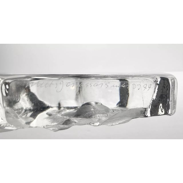 Mats Jonasson 1990s Mats Jonasson “Lion & Family” Crystal Swedish Paperweight Sculpture For Sale - Image 4 of 4