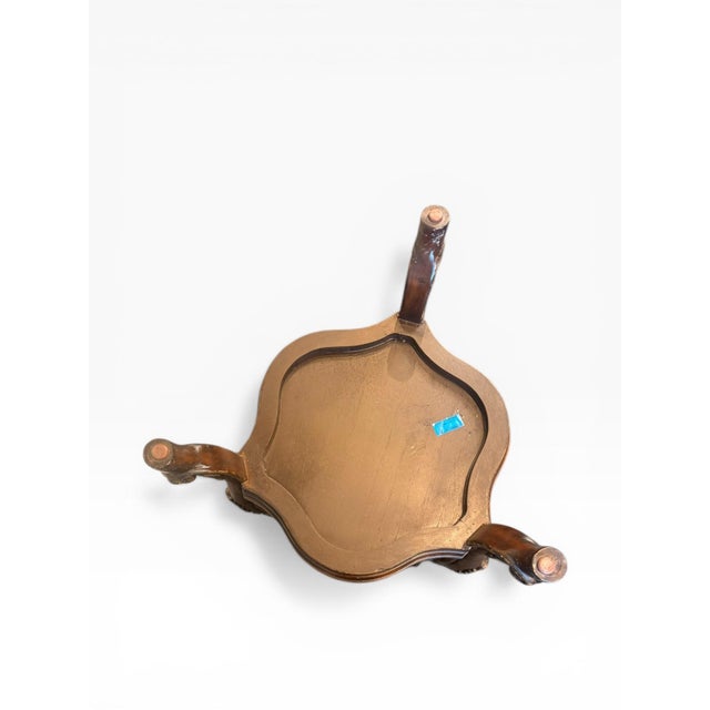 1990s Vintage Three-Tier Accent Table With Carved Details and Gilt Accents For Sale - Image 5 of 10