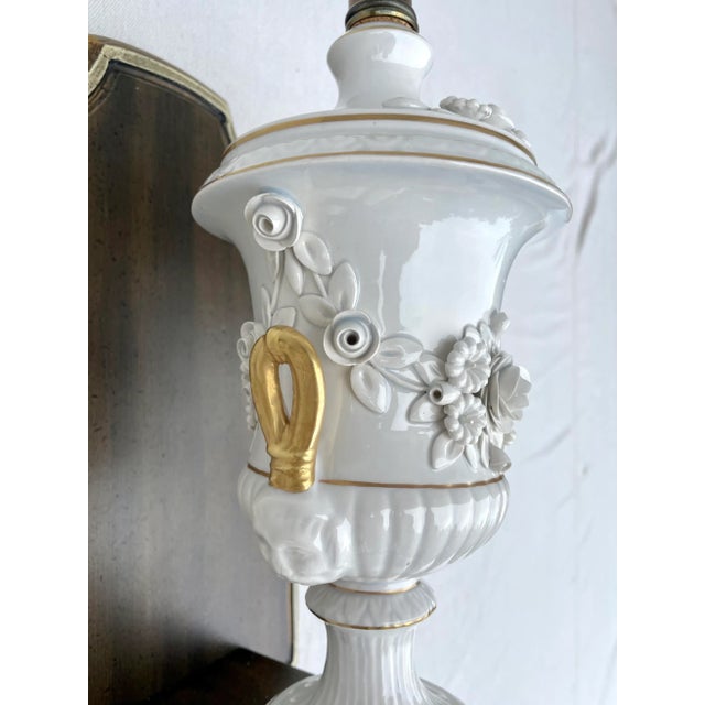 1950s Hollywood Regency Wall Mount Porcelain Urn Lamp Sconce For Sale In Los Angeles - Image 6 of 13