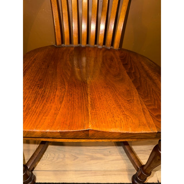 American Early 1900s Antique W. H. Gunlocke Co. Solid Oak Stationary Banker's Chair For Sale - Image 3 of 14