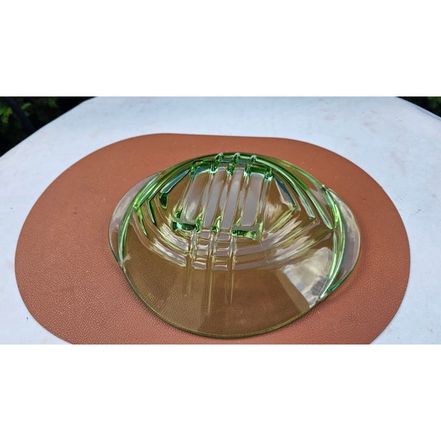 1920s Art Deco Green Uranium Glass Serving Dish from Stölzle Heřmanova Huť, 1920s For Sale - Image 5 of 7