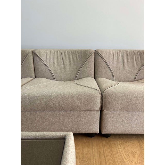 Vintage Modular Armchairs and Coffee Table in Beige and Brown Wool, Germany, 1970s, Set of 6 For Sale - Image 9 of 18
