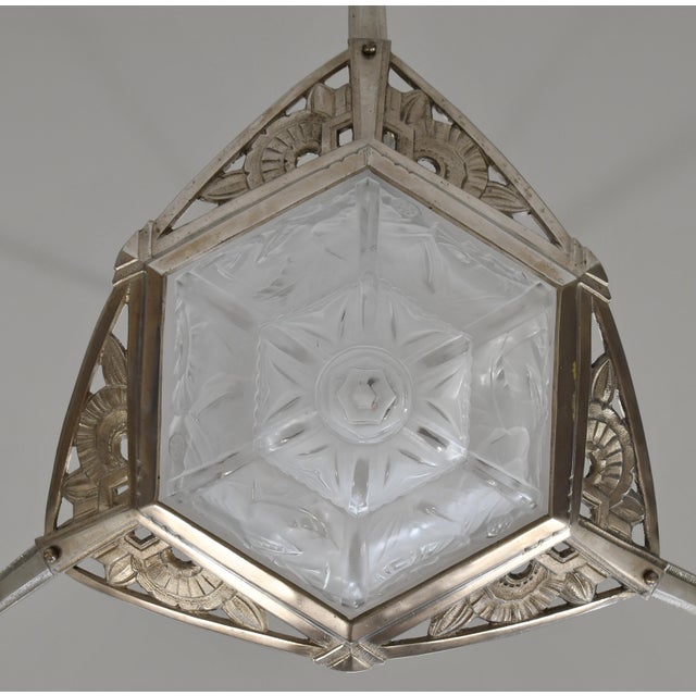 Metal French Art Deco Chandelier by Piertre Maynadier - 1930 France For Sale - Image 7 of 13