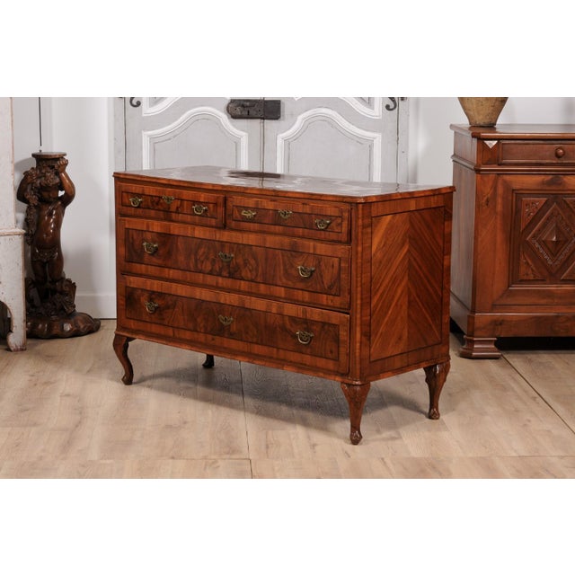 18th Century Venetian Walnut and Mahogany Commode with Bookmatched Veneer For Sale - Image 4 of 12