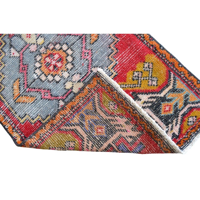 1970s 1970s Hand Knotted Small Rug Low Pile Yastik Rug Entry Door Mat - 20'' X 41'' For Sale - Image 5 of 9