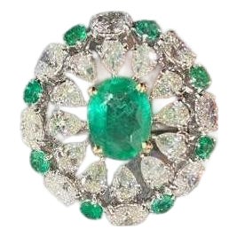 Natural Emerald Ring with Diamond in 18k Gold For Sale