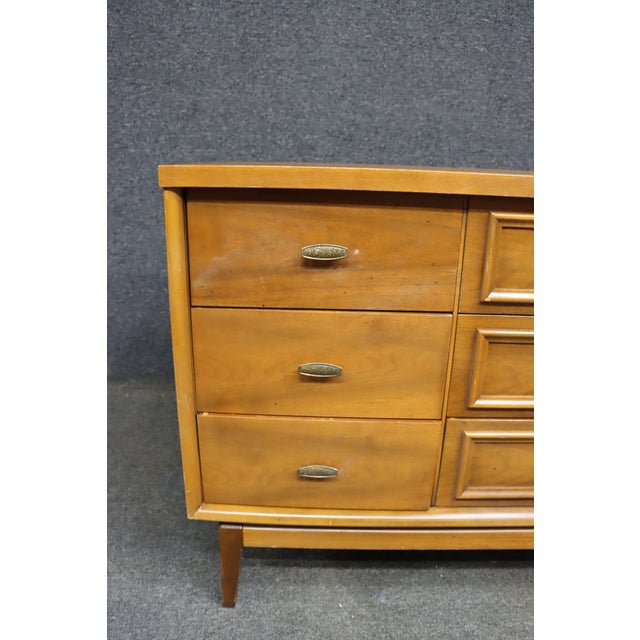 Attributed to Broyhill Mid-Century Modern Walnut Nine-Drawer Dresser For Sale - Image 4 of 10