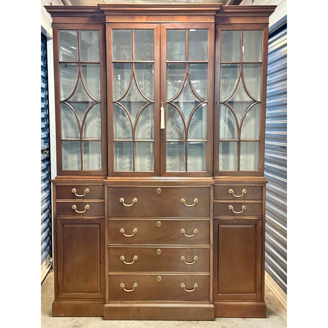 1970s Federal Style Henredon Breakfront China Cabinet For Sale - Image 17 of 18