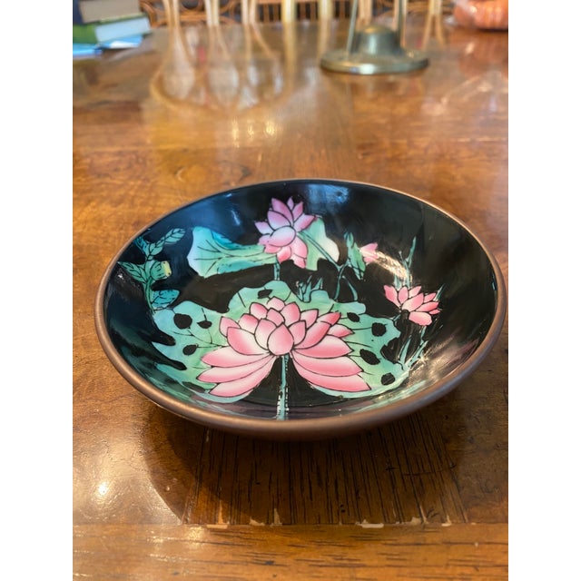 1980s 1980s Lotus Porcelain Bowl in Brass For Sale - Image 5 of 6