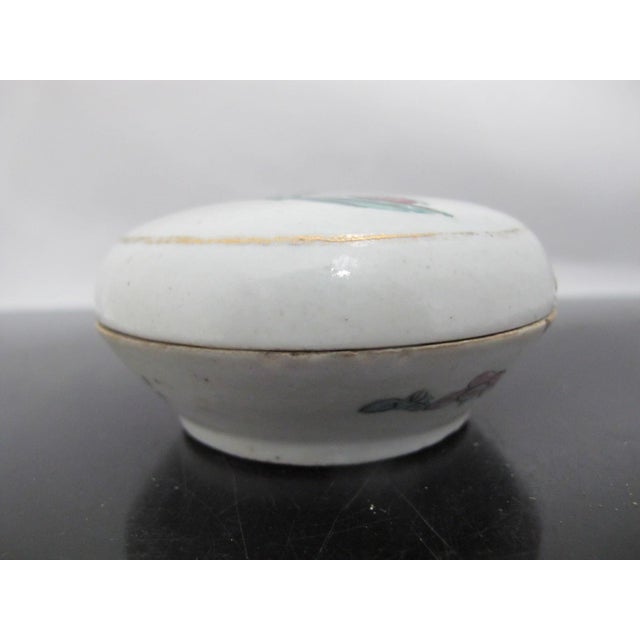 Chinese Porcelain Famille Rose Figural Seal Paste Round Jar or Box For Sale - Image 4 of 9