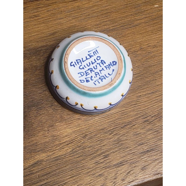 Late 20th Century Hand Painted Italian Deruta Ceramic Small Trinket Box For Sale In Philadelphia - Image 6 of 8