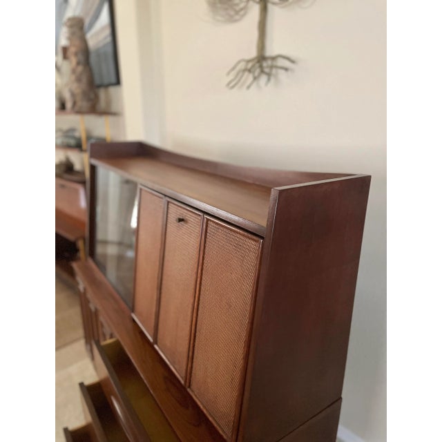 Mid Century Modern Hutch and Display Sideboard in the Style of Broyhill Sculptra Collection For Sale - Image 10 of 12
