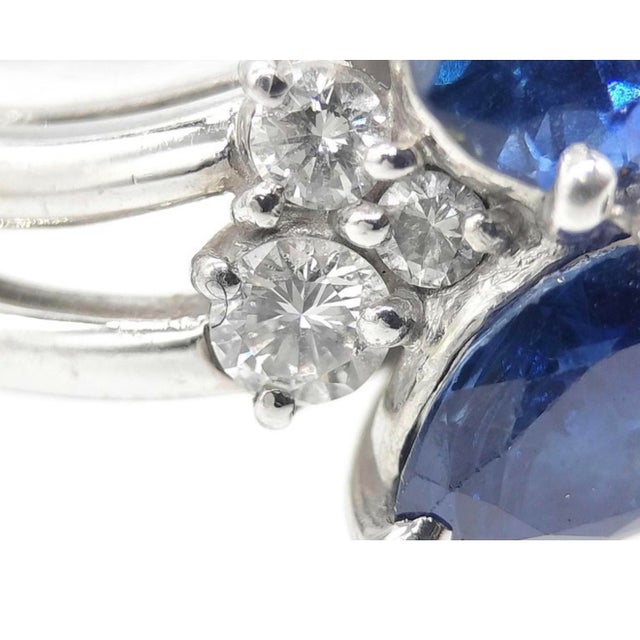 Platinum Sapphire & Diamond Moi Et Toi Crossover Ring For Sale - Image 4 of 10