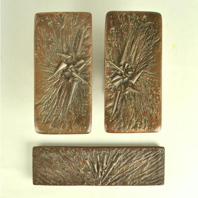 Brutalist Bronze Push Pull Door Handles and Letterbox with Dynamic Relief, 1970s, Set of 3 For Sale - Image 13 of 18