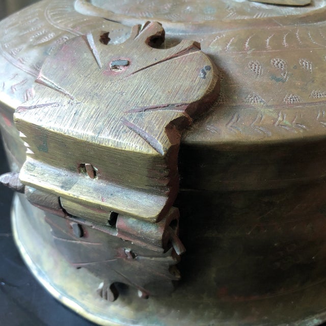 1900 - 1909 1900s Traditional Hand Hammered Brass Box With Latch For Sale - Image 5 of 9