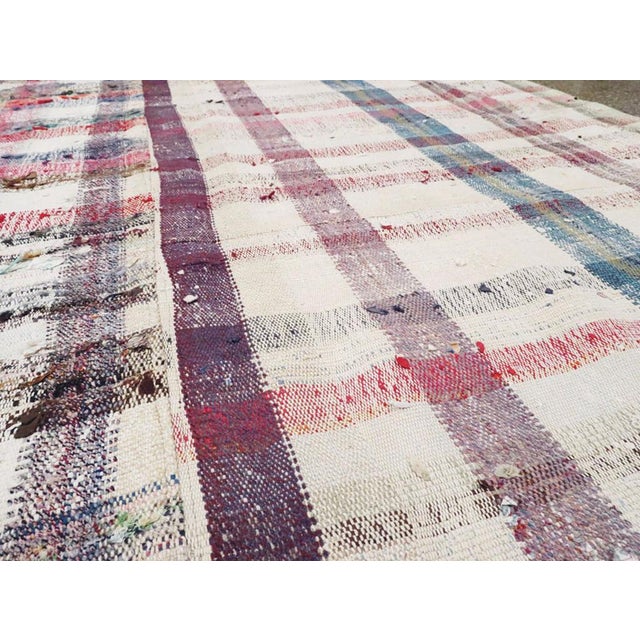 Mid-Century Modern Galerie Shabab Collection Mid-20th Century Turkish Flatweave Kilim Room Size Carpet For Sale - Image 3 of 7