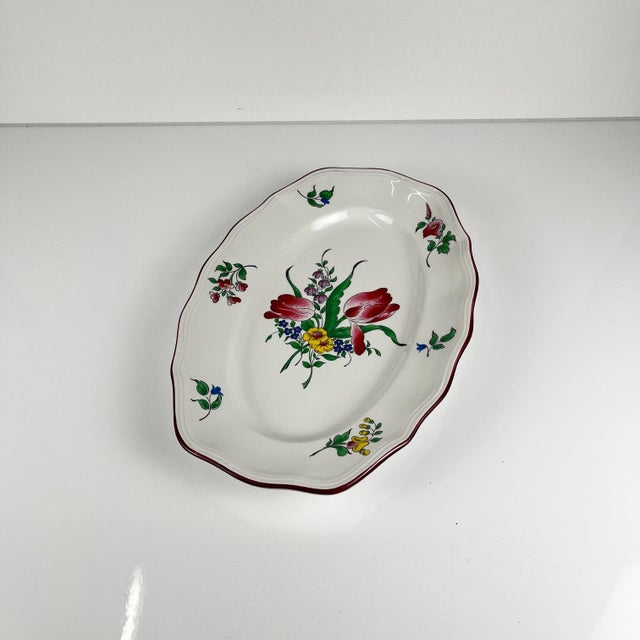 Small oval dish with a flat rim, "Réverbère" pattern by KG Lunéville, tulip motif Dimensions: 30 x 21 cm Height: 3.5 cm...