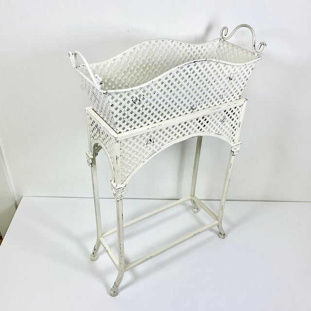 1970s Mid-Century Boho Chic Coastal Victorian Tole Metal Flat Bar Lattice Plant Stand. For Sale - Image 6 of 13