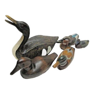 1970s Wooden Mallard Ducks Carved Hand-Painted Realistic Cabin/Den/Desk Decor, Set of 5 For Sale