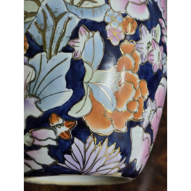 1960s Chinese Ornamental Vase, 1960s For Sale - Image 5 of 7
