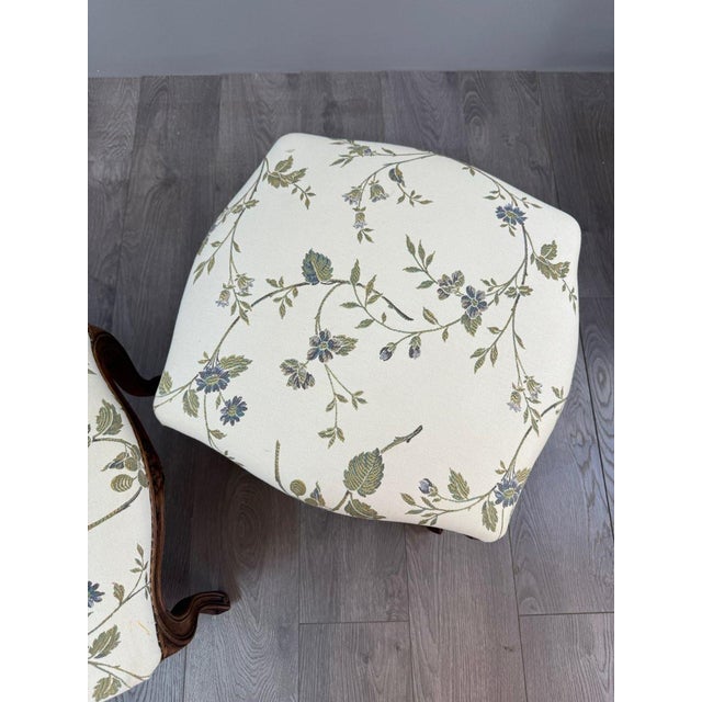 Wood Set of 19th Century Louis XV Armchairs and Ottomans, 1890s, Set of 4 For Sale - Image 7 of 13