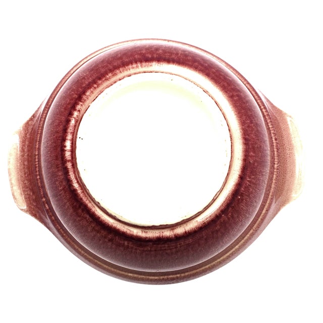 Set of 3 Hull Usa Crescent Casserole Dishes With Lids – Strawberry Maroon Glaze For Sale - Image 9 of 9