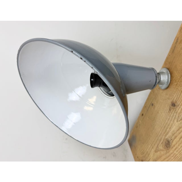Mid-Century Modern British Industrial Grey Enamel Factory Wall Lamp, 1960s For Sale - Image 3 of 18