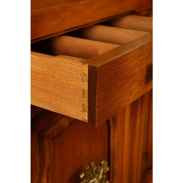 Brown Daniel Jones Inc. Custom Regency Style Bookcase or China Cabinet For Sale - Image 8 of 18