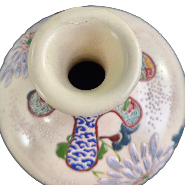 Kyoto Satsuma Moriage Vases in the style of Chikusai, 1890s, Set of 2 For Sale - Image 12 of 15