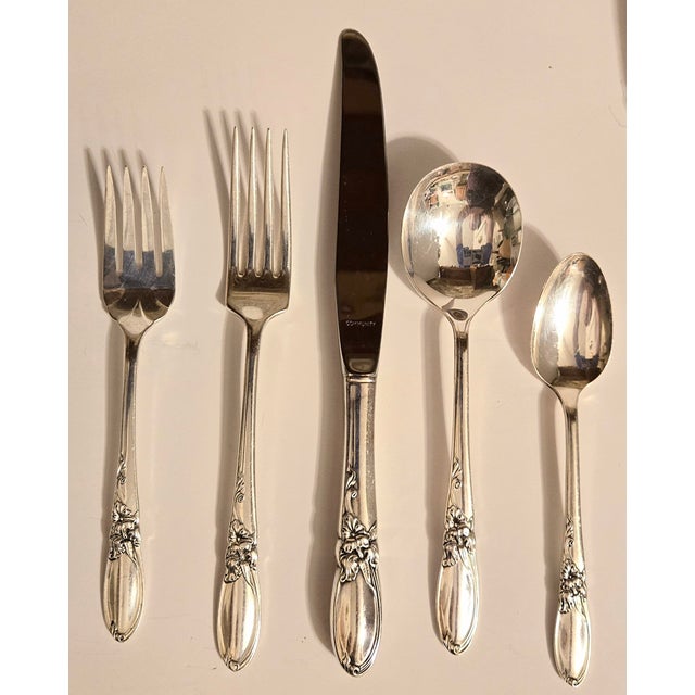 Mid 20th Century Twelve Complete Five Piece Placesettings Plus Extras Nouveau Orchid Silverplate Flatware- Set of 77 For Sale - Image 5 of 14