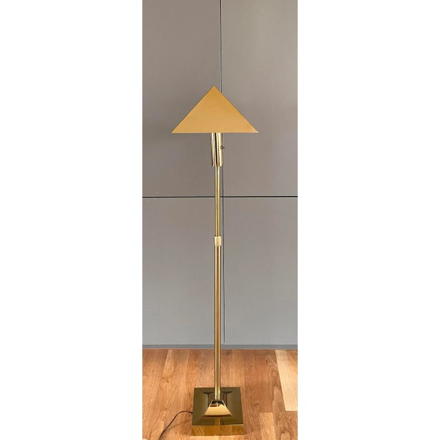 Vintage mid century modern pyramid adjustable floor lamp in the style of Chapman Manufacturing Company. Lamp has 2...