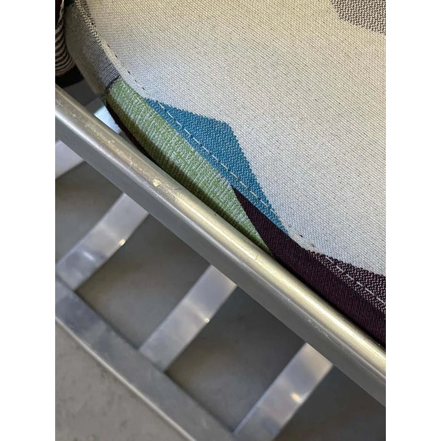 Russell woodard aluminum chaise lounge. Beautifully upholstered in a vibrant cotton blend fabric. In good vintage overall...