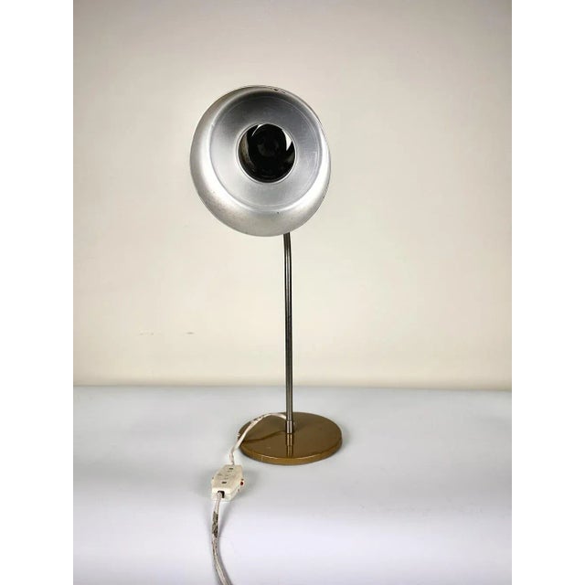 Vintage desk lamp in khaki lacquered metal, made in Germany in the 1970s. Model equipped with a tilting head and a chrome...