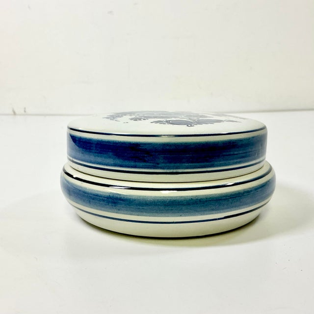 1940s Vintage Hollywood Regency Boho Chic Delft Hand Painted Covered Trinket Box For Sale - Image 9 of 13
