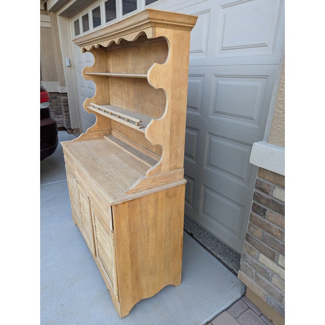 Ethan Allen by Baumritter - made in Vermont Open cabinet, felt lined drawers. The shelves on the top are 7", 9.5", 12"...