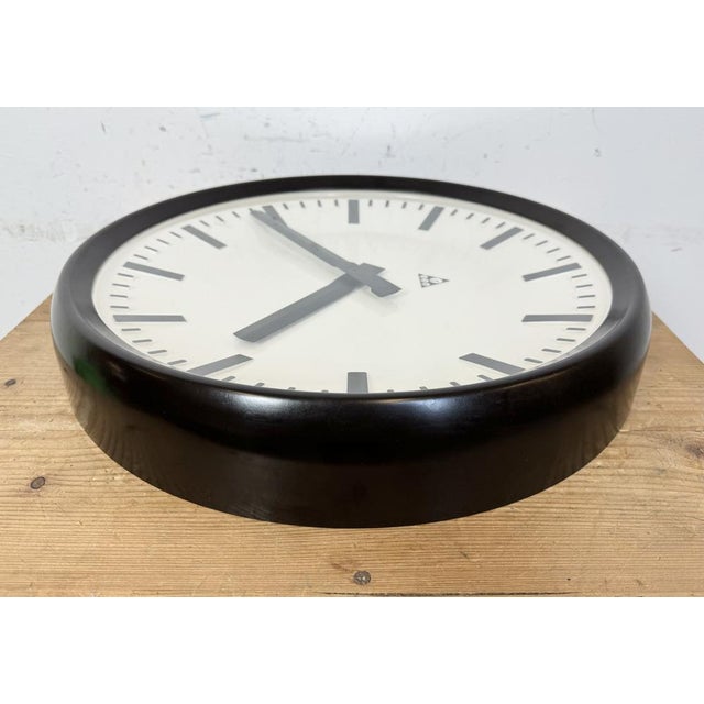 Large Industrial Bakelite Factory Wall Clock from Pragotron, 1960s For Sale - Image 9 of 18