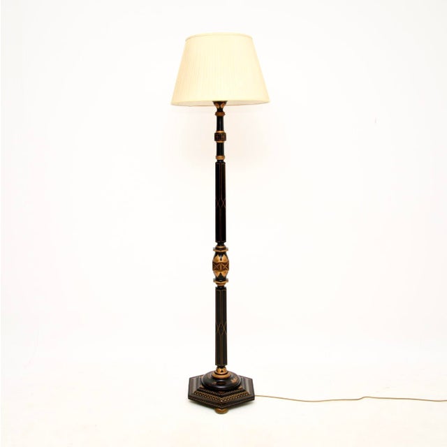 A stunning antique lacquered chinoiserie floor lamp, made in England and dating from the 1920’s. This is of outstanding...