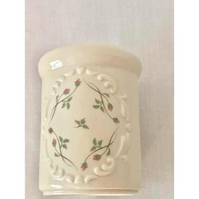 Ceramic Late 20th Century Lenox Rose Manor Porcelain Toothbrush Holder Cream Ivory Pink Floral Excellent Condition For Sale - Image 7 of 12
