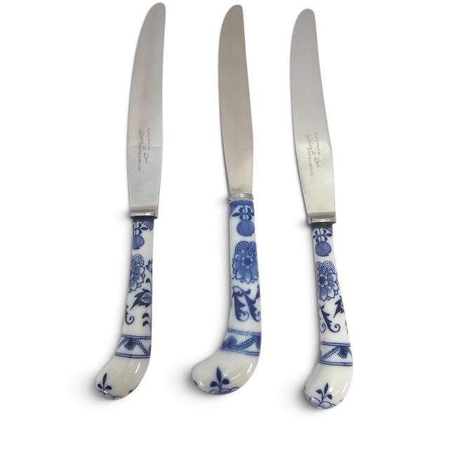 Metal Mid-20th Century House of Prill Blue Onion Porcelain Flatware, 49 Pieces For Sale - Image 7 of 18