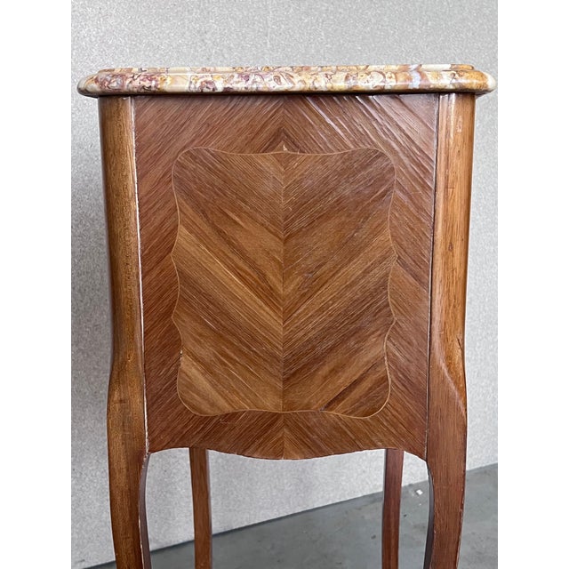 1920s Antique Louis XV French Marquetry Marble Top Nightstands, Set of 2 For Sale - Image 5 of 13